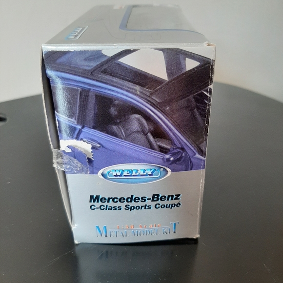Welly Metal Model Kit - Mercedes Benz Sports Coupe - Picture 3 of 4